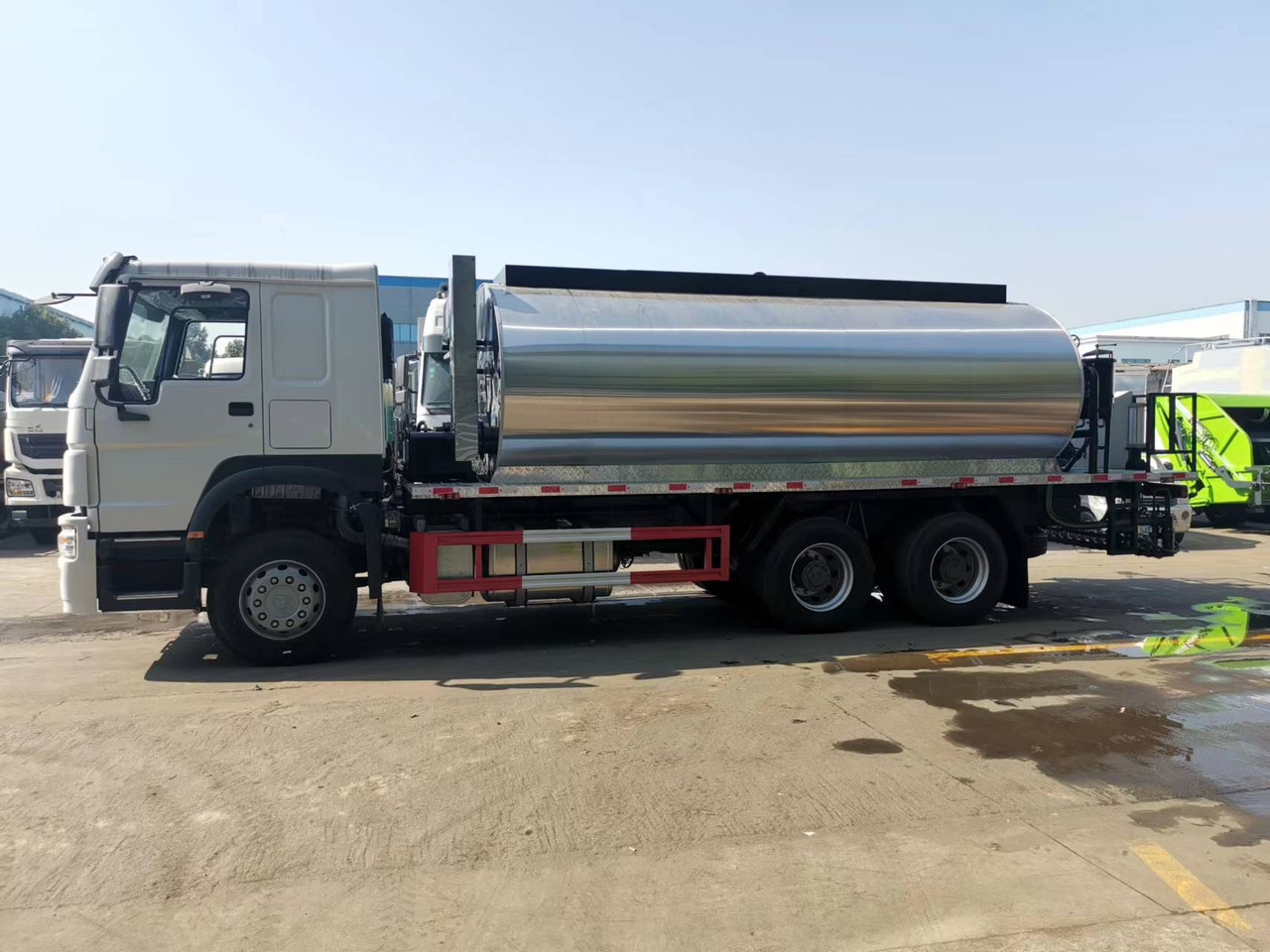 SINOTRUK HOWO CLICK HERE FOR DISCOUNT - Cisterna de riego asfáltico: foto 3 SINOTRUK HOWO CLICK HERE FOR DISCOUNT - Cisterna de riego asfáltico: foto 3