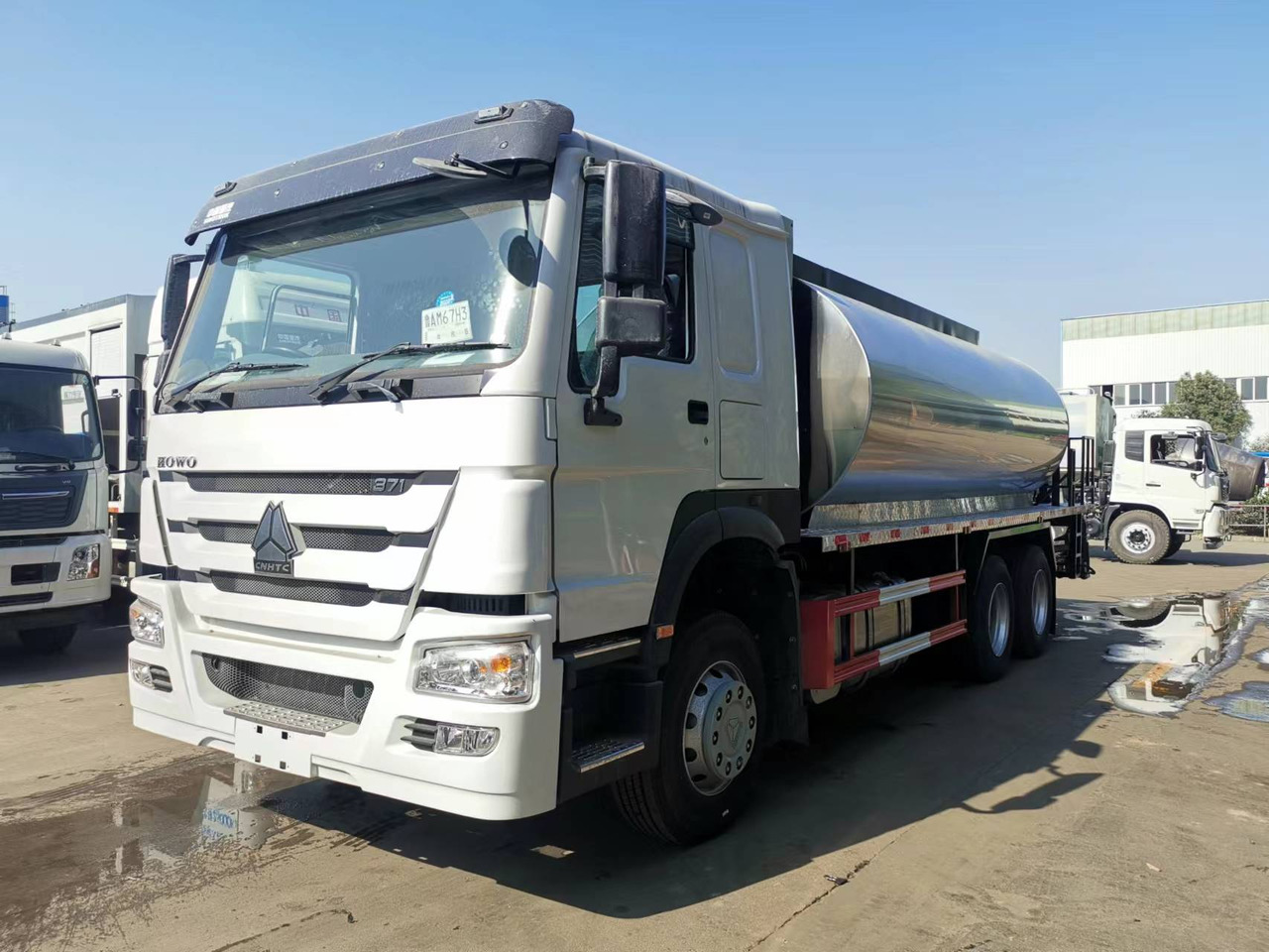 SINOTRUK HOWO CLICK HERE FOR DISCOUNT - Cisterna de riego asfáltico: foto 1 SINOTRUK HOWO CLICK HERE FOR DISCOUNT - Cisterna de riego asfáltico: foto 1
