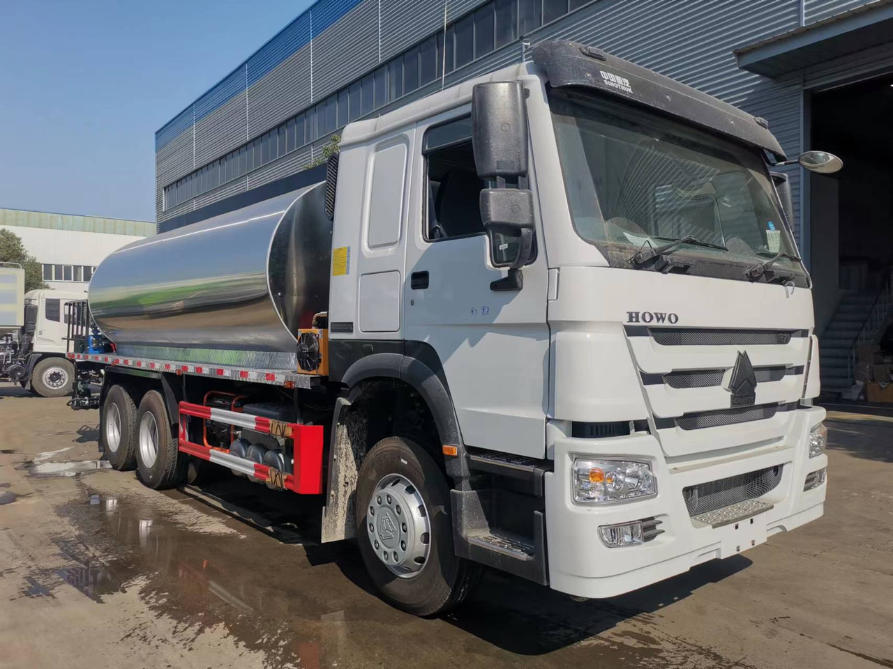 SINOTRUK HOWO CLICK HERE FOR DISCOUNT - Cisterna de riego asfáltico: foto 2 SINOTRUK HOWO CLICK HERE FOR DISCOUNT - Cisterna de riego asfáltico: foto 2