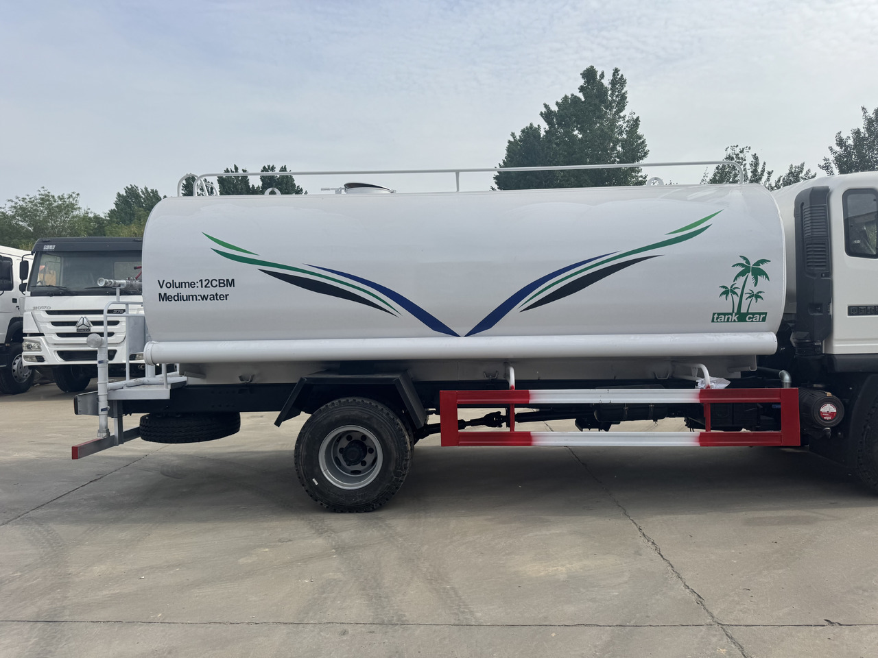 SINOTRUK Howo Water Tanker Click Here For DISCOUNT - Camión cisterna: foto 3 SINOTRUK Howo Water Tanker Click Here For DISCOUNT - Camión cisterna: foto 3