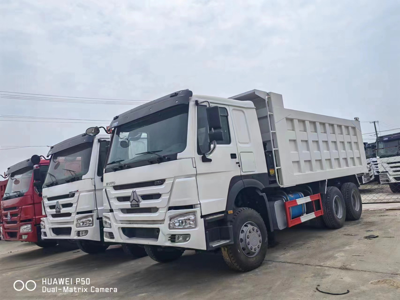 Sino HOWO 6x4 Dump Truck Click for Discount - Camión volquete: foto 1 Sino HOWO 6x4 Dump Truck Click for Discount - Camión volquete: foto 1