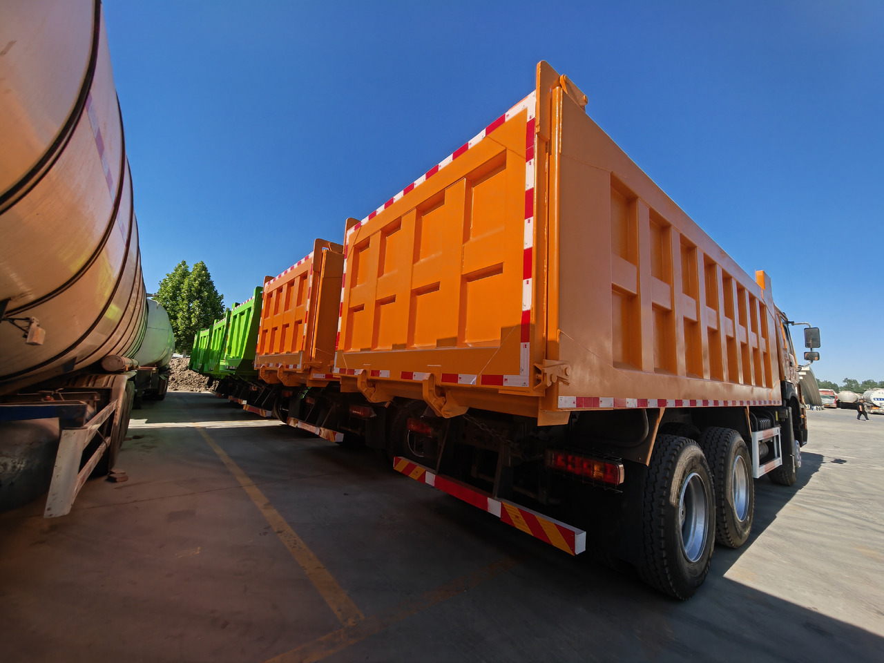 Sinotrack HOWO 6x4 Dump Truck Click for Discount - Camión volquete: foto 3 Sinotrack HOWO 6x4 Dump Truck Click for Discount - Camión volquete: foto 3