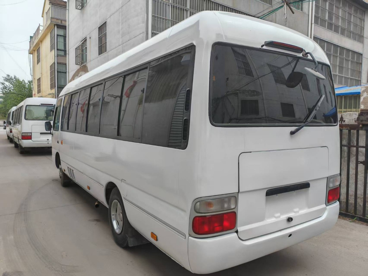 TOYOTA White Mini Bus 29 Seats Click Here for Discount - Autocar: foto 5 TOYOTA White Mini Bus 29 Seats Click Here for Discount - Autocar: foto 5