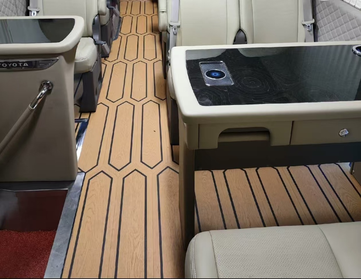 TOYOTA White Mini Bus Click Here for Discount - Autocar: foto 4 TOYOTA White Mini Bus Click Here for Discount - Autocar: foto 4