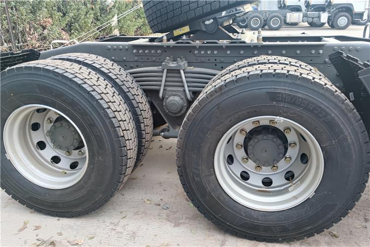 SINOTRUK Howo 380 hp 6x4 Truck Heafd for Sale In Nigeria Lagos - Cabeza tractora: foto 3 SINOTRUK Howo 380 hp 6x4 Truck Heafd for Sale In Nigeria Lagos - Cabeza tractora: foto 3