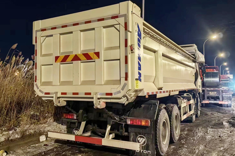 FOTON Foton Auman Dump Truck for Sale in Zambia - Camión volquete: foto 4 FOTON Foton Auman Dump Truck for Sale in Zambia - Camión volquete: foto 4