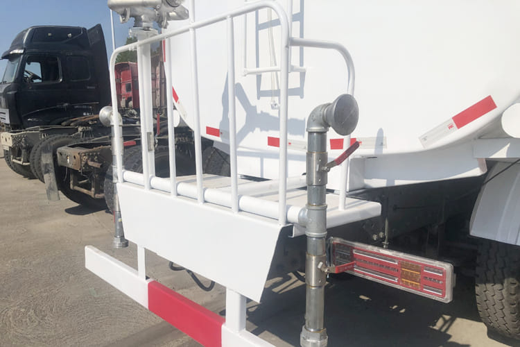Howo Water Tanker Truck for Sale in Guyana - Camión cisterna: foto 4 Howo Water Tanker Truck for Sale in Guyana - Camión cisterna: foto 4