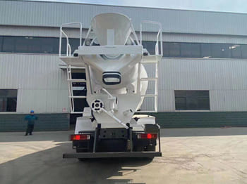 SINOTRUK Cement Mixer Truck for Sale in Zambia - Camión hormigonera: foto 4 SINOTRUK Cement Mixer Truck for Sale in Zambia - Camión hormigonera: foto 4