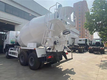 SINOTRUK Cement Mixer Truck for Sale in Zambia - Camión hormigonera: foto 3 SINOTRUK Cement Mixer Truck for Sale in Zambia - Camión hormigonera: foto 3