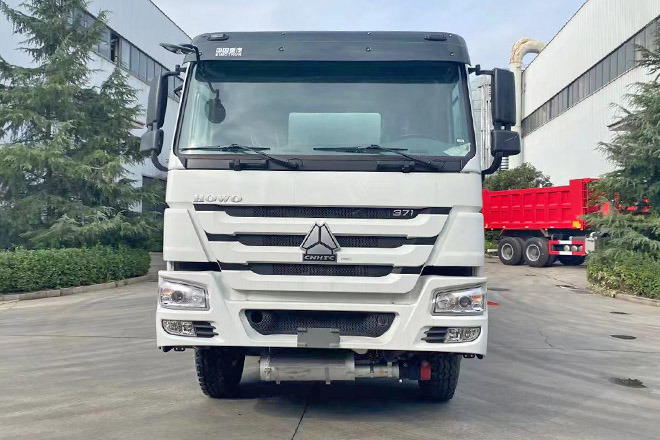 SINOTRUK Howo 371 Petrol Tank Truck Price for Sale in Saudi Arabia - Camión cisterna: foto 3 SINOTRUK Howo 371 Petrol Tank Truck Price for Sale in Saudi Arabia - Camión cisterna: foto 3