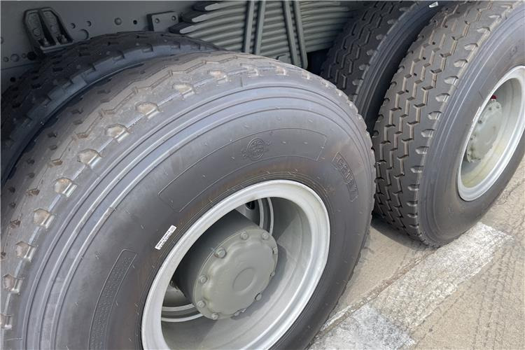 SINOTRUK Howo Dump Truck 6x4 for Sale In Ghana - Camión volquete: foto 3 SINOTRUK Howo Dump Truck 6x4 for Sale In Ghana - Camión volquete: foto 3