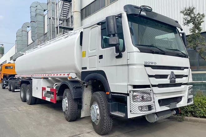 SINOTRUK Howo Stainless Steel Fuel Tanks for Trucks for Sale in Paraguay - Camión cisterna: foto 1 SINOTRUK Howo Stainless Steel Fuel Tanks for Trucks for Sale in Paraguay - Camión cisterna: foto 1