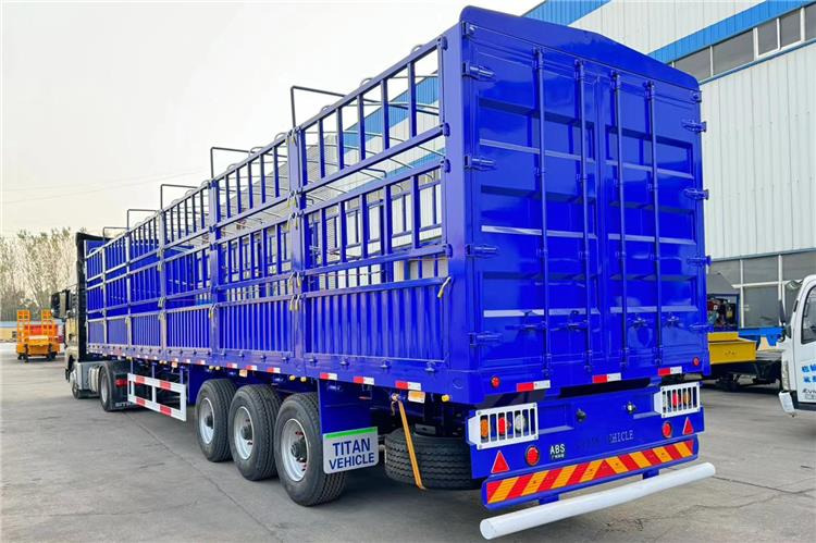 TITAN 3 Axle Cargo Fence Trailer with Air Suspension Transport Animal - Semirremolque transporte de ganado: foto 2 TITAN 3 Axle Cargo Fence Trailer with Air Suspension Transport Animal - Semirremolque transporte de ganado: foto 2