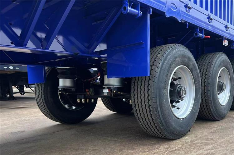 TITAN 3 Axle Cargo Fence Trailer with Air Suspension Transport Animal - Semirremolque transporte de ganado: foto 3 TITAN 3 Axle Cargo Fence Trailer with Air Suspension Transport Animal - Semirremolque transporte de ganado: foto 3