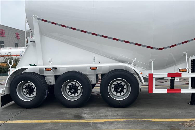 TITAN 30cbm Dry Bulker Cement Tanker Trailer with Air Suspension for Sale In Zambia - Semirremolque cisterna: foto 3 TITAN 30cbm Dry Bulker Cement Tanker Trailer with Air Suspension for Sale In Zambia - Semirremolque cisterna: foto 3