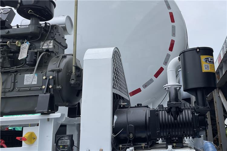 TITAN 4 Axle Bulker Cement Tanker Trailer for Sale In Zambia - Semirremolque cisterna: foto 3 TITAN 4 Axle Bulker Cement Tanker Trailer for Sale In Zambia - Semirremolque cisterna: foto 3