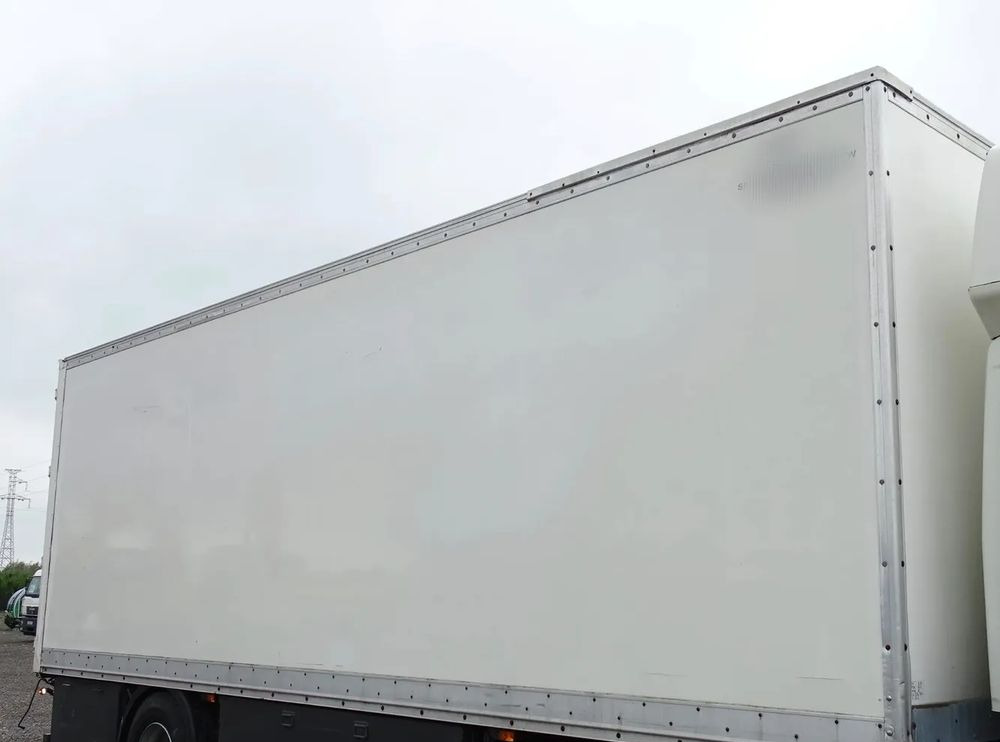 DAF LF 18.320 Kontener 20 palet - Camión caja cerrada: foto 4 DAF LF 18.320 Kontener 20 palet - Camión caja cerrada: foto 4