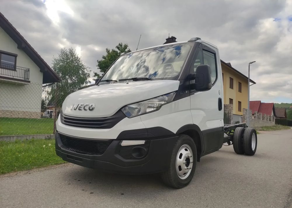 Iveco DAILY 35c14 2.3 hpi rama do zabudowy, - Camión chasis: foto 2 Iveco DAILY 35c14 2.3 hpi rama do zabudowy, - Camión chasis: foto 2