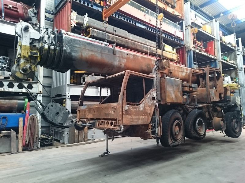 Liebherr LTM 1060-2 for parts - Autogrúa: foto 2 Liebherr LTM 1060-2 for parts - Autogrúa: foto 2