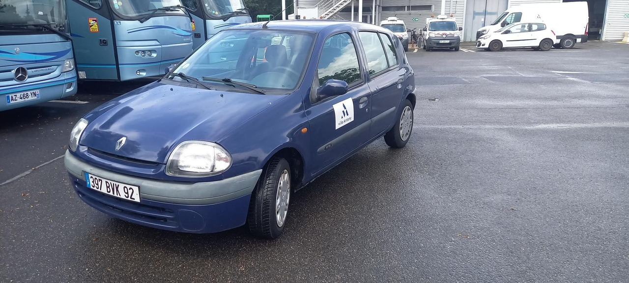 CLIO SANS CONTROLE TECHNIQUE - Coche: foto 1 CLIO SANS CONTROLE TECHNIQUE - Coche: foto 1