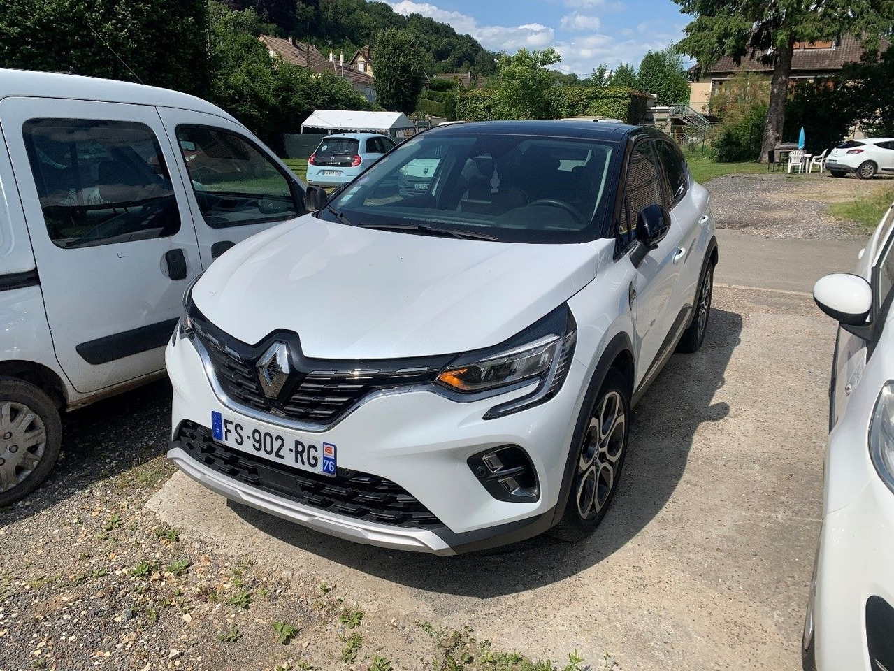 RENAULT CAPTUR - 2020 - Hybride essence électrique - Boîte automatique - II 1.6 E-TECH PLUG-IN 160 INTENS - Coche: foto 1 RENAULT CAPTUR - 2020 - Hybride essence électrique - Boîte automatique - II 1.6 E-TECH PLUG-IN 160 INTENS - Coche: foto 1