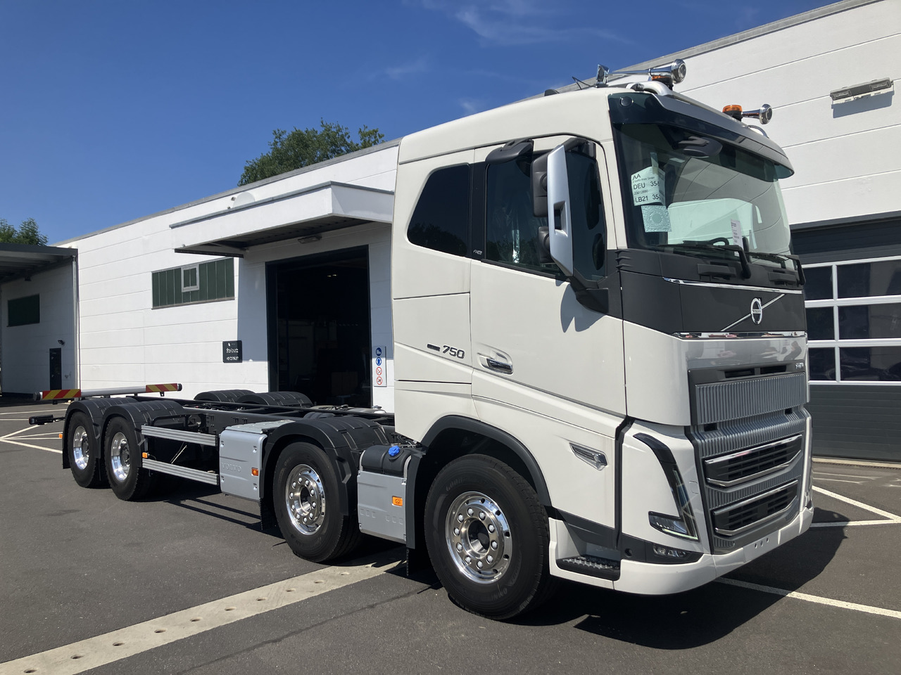 VOLVO FH16 750 8x4 Chassis - Camión chasis: foto 2 VOLVO FH16 750 8x4 Chassis - Camión chasis: foto 2