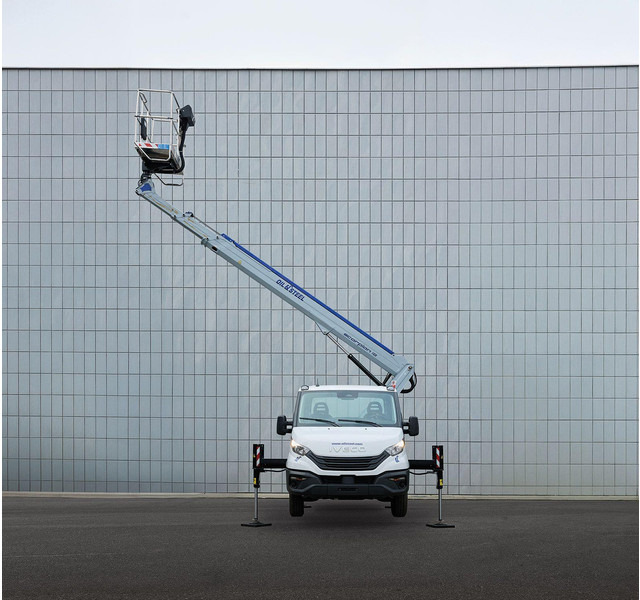 Oil & Steel Scorpion 18 Sobre IVECO DAILY 35S14 entre ejes 3750 mm - Camión con plataforma elevadora: foto 3 Oil & Steel Scorpion 18 Sobre IVECO DAILY 35S14 entre ejes 3750 mm - Camión con plataforma elevadora: foto 3