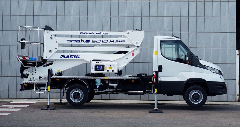 Oil & Steel Snake 2010 HE PLUS Sobre IVECO 35S14 Distancia entre ejes 3750 mm - Plataforma elevadora: foto 1 Oil & Steel Snake 2010 HE PLUS Sobre IVECO 35S14 Distancia entre ejes 3750 mm - Plataforma elevadora: foto 1