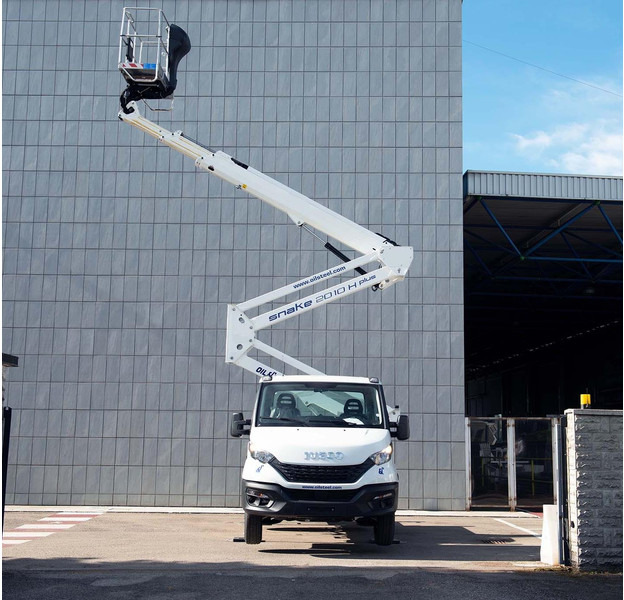 Oil & Steel Snake 2010 HE PLUS Sobre IVECO 35S14 Distancia entre ejes 3750 mm - Plataforma elevadora: foto 2 Oil & Steel Snake 2010 HE PLUS Sobre IVECO 35S14 Distancia entre ejes 3750 mm - Plataforma elevadora: foto 2