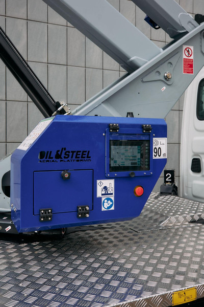 Oil & Steel Snake 26 Sobre IVECO 35S14 Distancia entre ejes 4100 mm - Camión con plataforma elevadora: foto 5 Oil & Steel Snake 26 Sobre IVECO 35S14 Distancia entre ejes 4100 mm - Camión con plataforma elevadora: foto 5