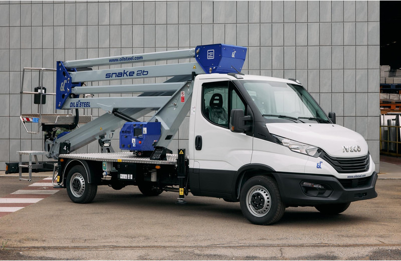 Oil & Steel Snake 26 Sobre IVECO 35S14 Distancia entre ejes 4100 mm - Camión con plataforma elevadora: foto 1 Oil & Steel Snake 26 Sobre IVECO 35S14 Distancia entre ejes 4100 mm - Camión con plataforma elevadora: foto 1