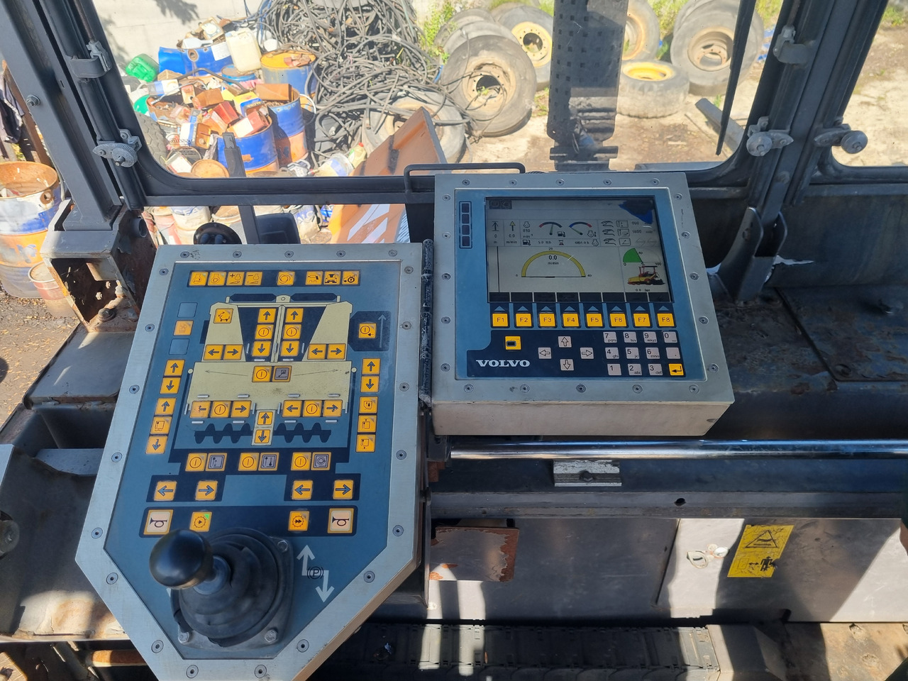 VOLVO TITAN 6870 - Pavimentadora de asfalto: foto 5 VOLVO TITAN 6870 - Pavimentadora de asfalto: foto 5