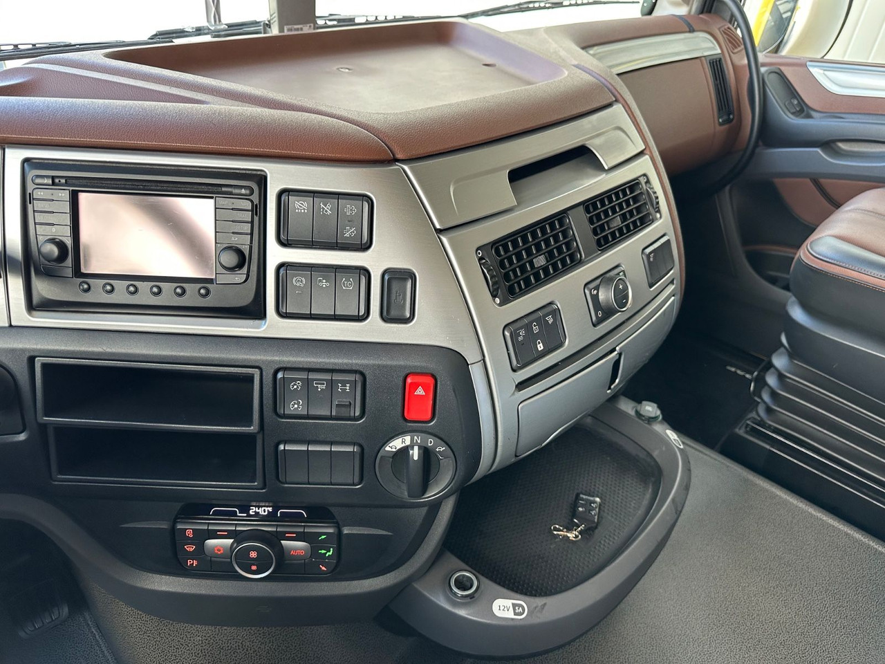 Cabeza tractora DAF XF 530 SSC Standklima Leder ALU Vollluft: foto 14