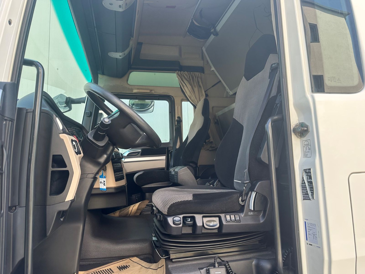 MAN TGX 18.460 XXL Intarder/Standklima - Cabeza tractora: foto 5 MAN TGX 18.460 XXL Intarder/Standklima - Cabeza tractora: foto 5