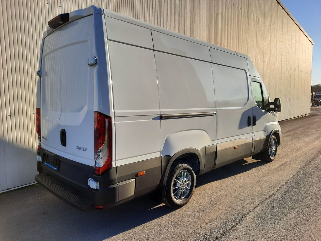 Iveco Daily 35S14 8g HiMatic L3H2 Mod.25 Iveco Daily 35S14 8g HiMatic L3H2 Mod.25 - Furgón: foto 3 Iveco Daily 35S14 8g HiMatic L3H2 Mod.25 Iveco Daily 35S14 8g HiMatic L3H2 Mod.25 - Furgón: foto 3