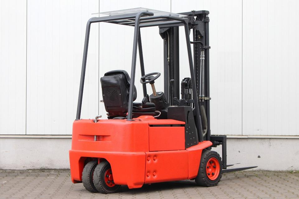 LINDE E15Z-02 Triplex 4,7m - Carretilla elevadora eléctrica: foto 2 LINDE E15Z-02 Triplex 4,7m - Carretilla elevadora eléctrica: foto 2