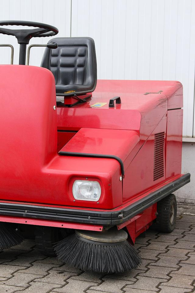 Barredora industrial RCM R703 E/1 elektro Aufsitz- Kehrsaugmaschine Kehrmaschine: foto 9 Barredora industrial RCM R703 E/1 elektro Aufsitz- Kehrsaugmaschine Kehrmaschine: foto 9