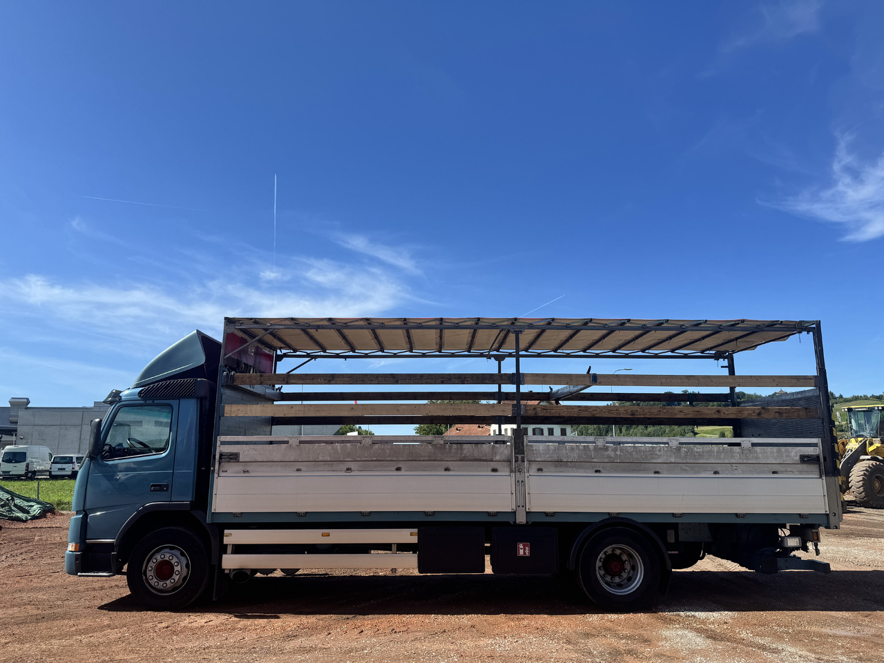 VOLVO FM7-290 4x2 Blache-Hebebühne - Camión lona: foto 2 VOLVO FM7-290 4x2 Blache-Hebebühne - Camión lona: foto 2