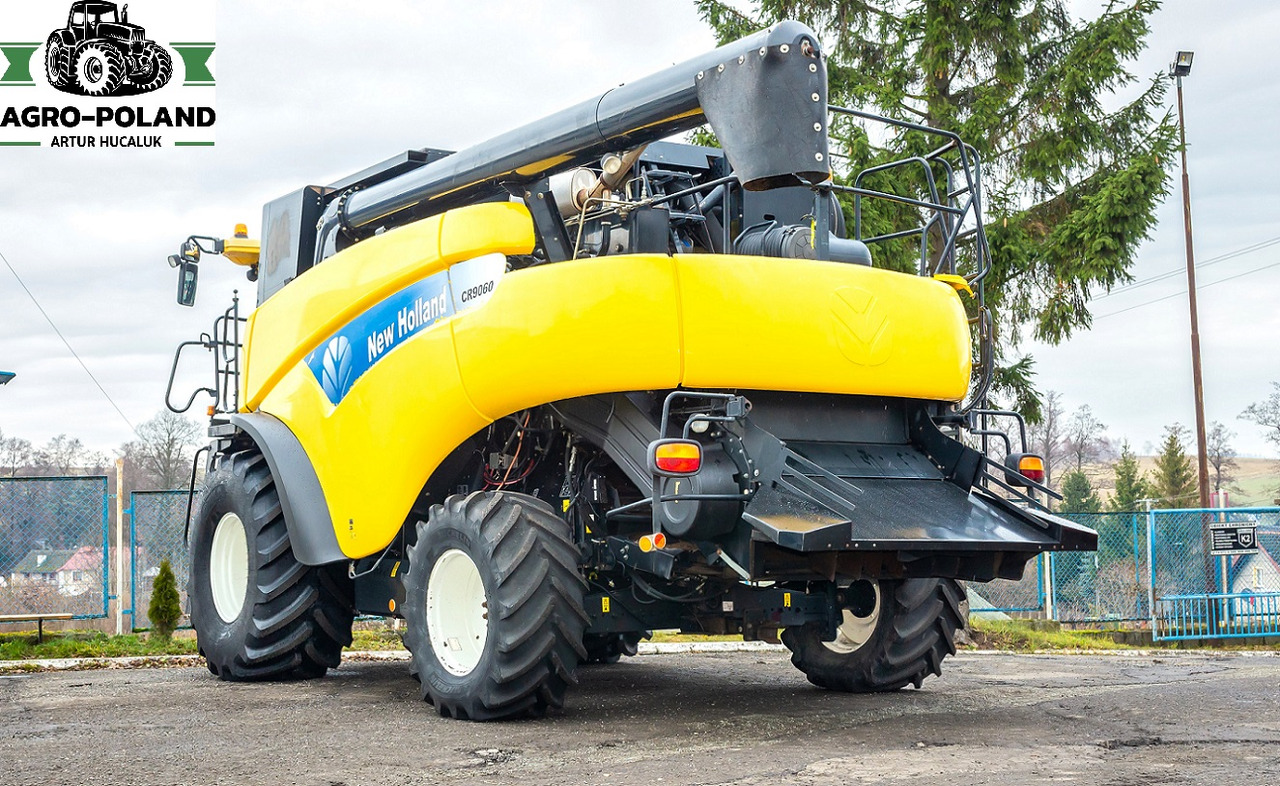 NEW HOLLAND CR 9060 - 2008 - 2554 h + HEDER 6,09 M - Cosechadora de granos: foto 5 NEW HOLLAND CR 9060 - 2008 - 2554 h + HEDER 6,09 M - Cosechadora de granos: foto 5