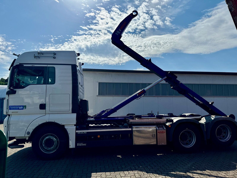 MAN TGX 26.580 BL 6x2 Zwillingbereifte Liftachse Abroller Hiab Funk- - Camión multibasculante: foto 5 MAN TGX 26.580 BL 6x2 Zwillingbereifte Liftachse Abroller Hiab Funk- - Camión multibasculante: foto 5