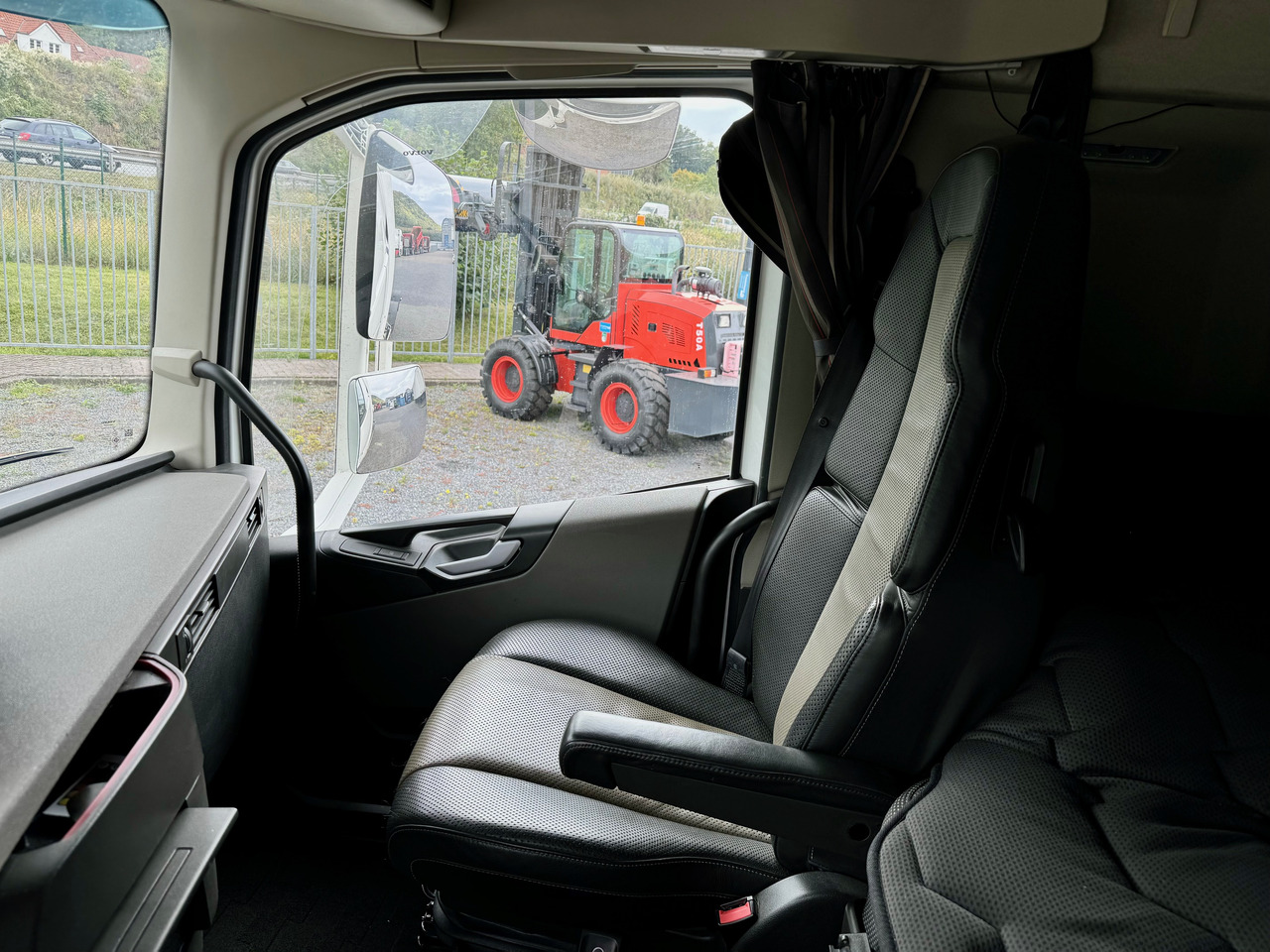 Leasing de VOLVO Fh-13-540 6x4R VOLVO Fh-13-540 6x4R: foto 13 Leasing de VOLVO Fh-13-540 6x4R VOLVO Fh-13-540 6x4R: foto 13