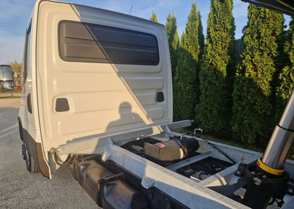 Iveco 35c15 3.0 - Furgoneta basculante: foto 5 Iveco 35c15 3.0 - Furgoneta basculante: foto 5