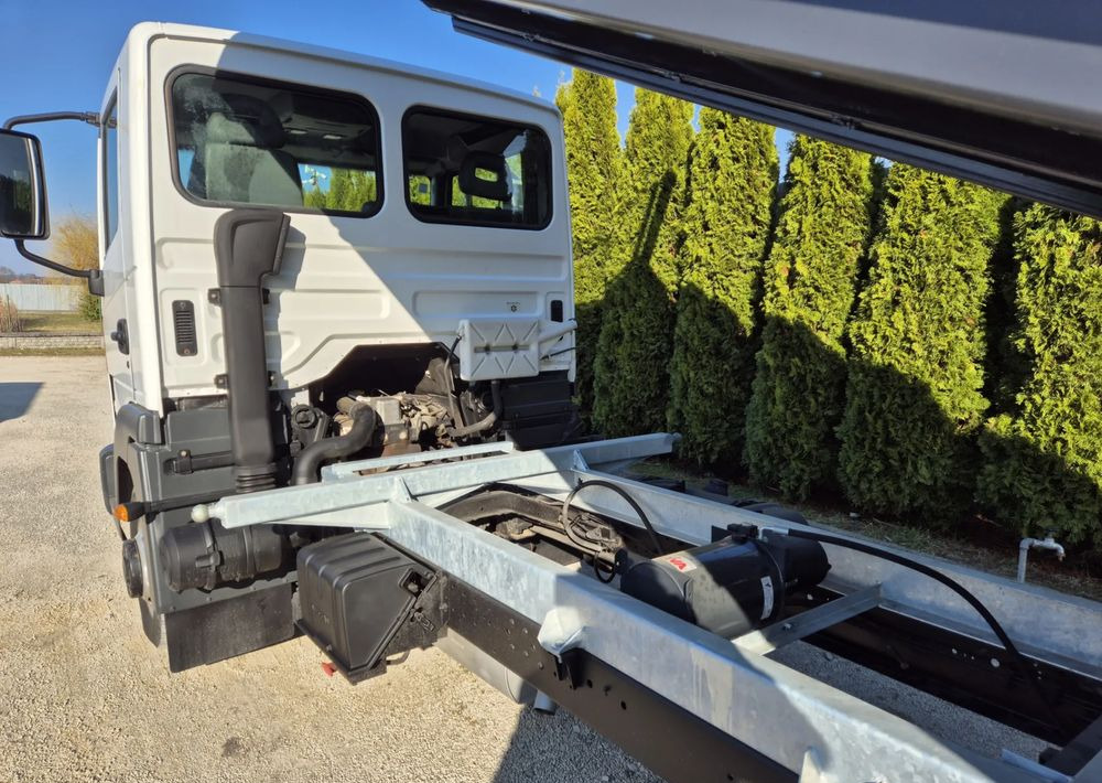 Nissan Atleon 56.13 3.0 130KM - Furgoneta basculante: foto 5 Nissan Atleon 56.13 3.0 130KM - Furgoneta basculante: foto 5