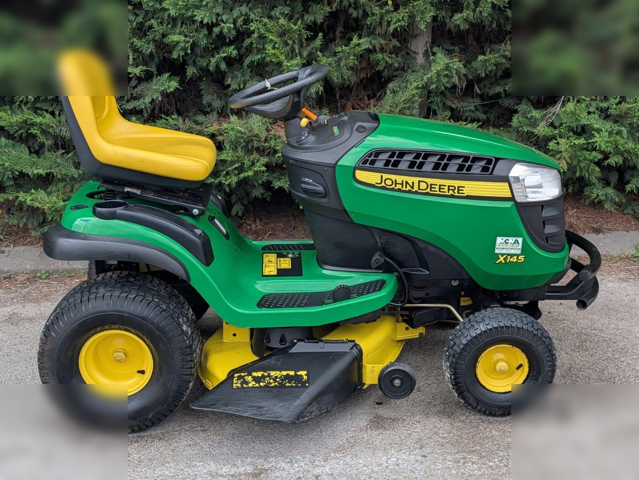 2011 JOHN DEERE X145 - Cortacésped: foto 3 2011 JOHN DEERE X145 - Cortacésped: foto 3