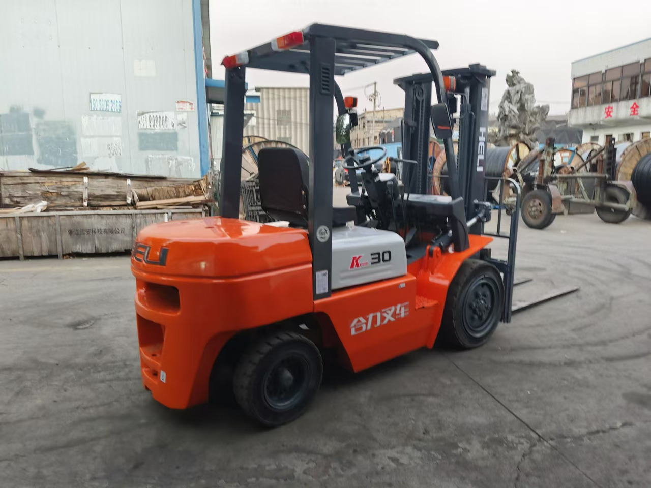 HELI k30 used diesel forklift Customizable mast clamps - Carretilla elevadora diésel: foto 4 HELI k30 used diesel forklift Customizable mast clamps - Carretilla elevadora diésel: foto 4