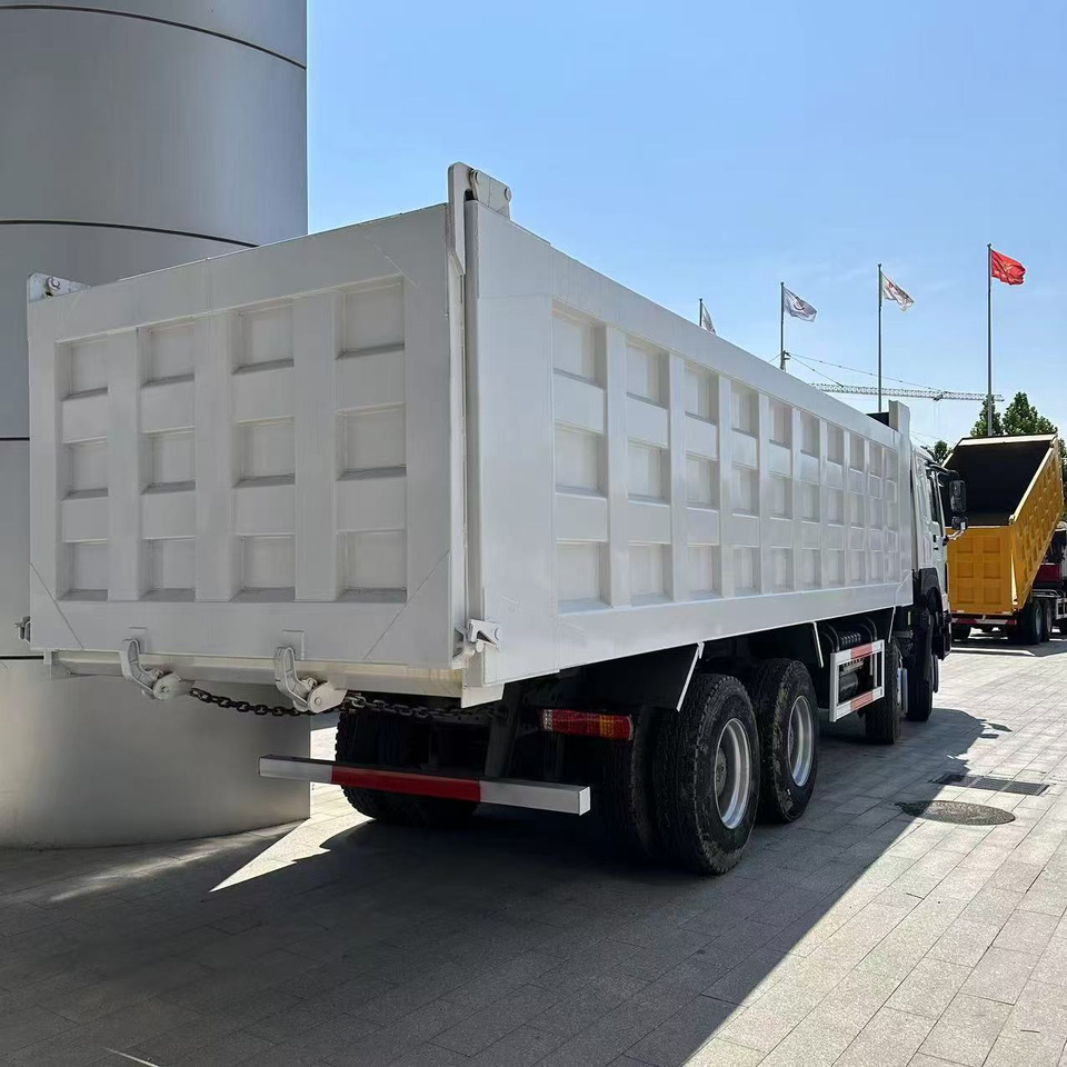 SINOTRUK howo 371 8x4 dump truck - Dúmper: foto 2 SINOTRUK howo 371 8x4 dump truck - Dúmper: foto 2