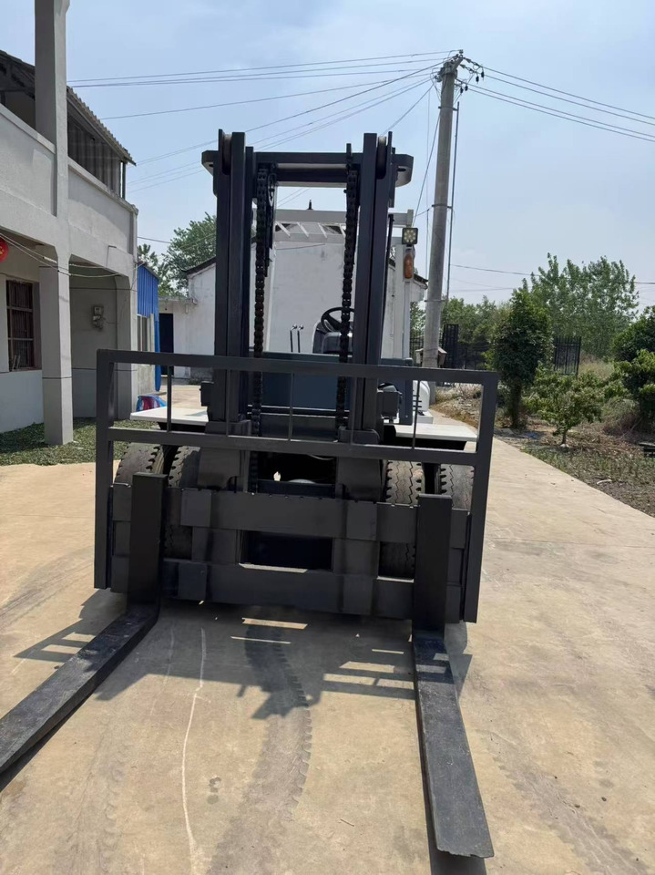 TCM fd100 used 2024 japan brand diesel forklift - Carretilla elevadora diésel: foto 4 TCM fd100 used 2024 japan brand diesel forklift - Carretilla elevadora diésel: foto 4