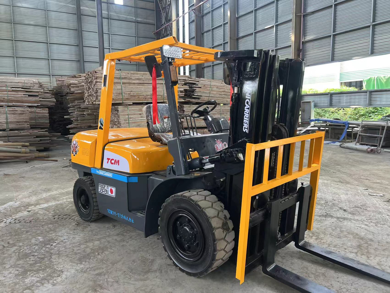 TCM fd50 japan brand original 5 ton diesel forklift 3 section 4.5m Customizable mast clamp side shift - Carretilla elevadora diésel: foto 1 TCM fd50 japan brand original 5 ton diesel forklift 3 section 4.5m Customizable mast clamp side shift - Carretilla elevadora diésel: foto 1