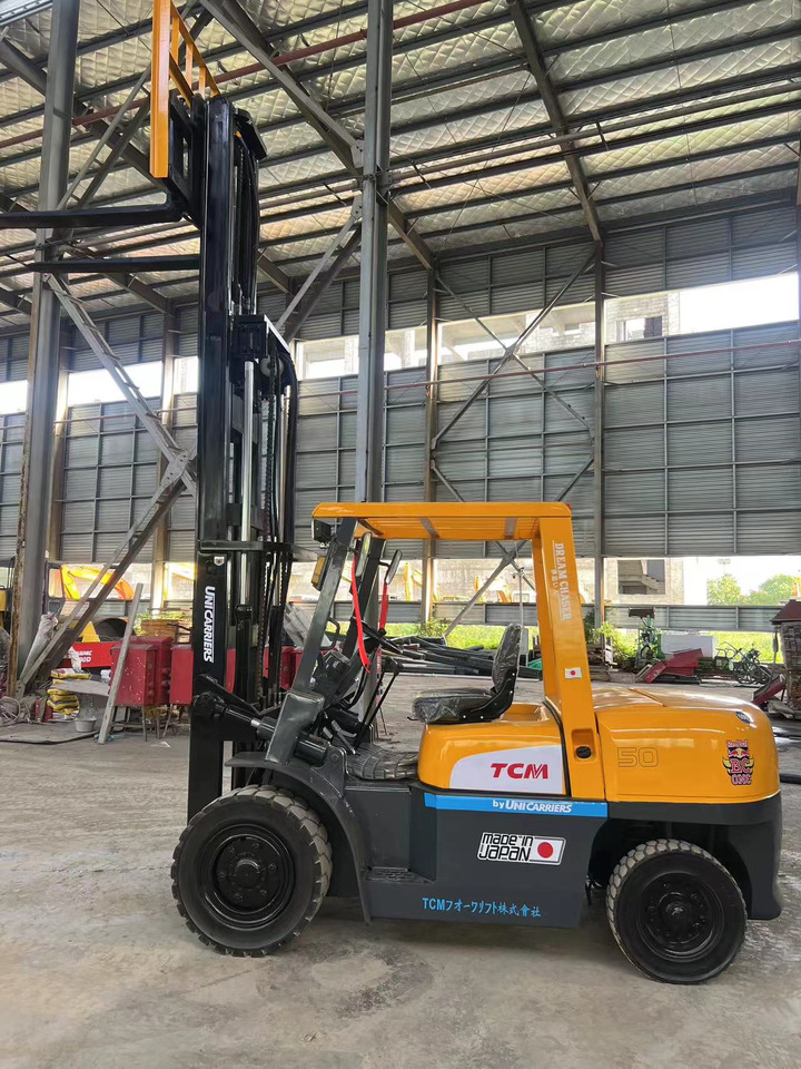 TCM fd50 japan brand original 5 ton diesel forklift 3 section 4.5m Customizable mast clamp side shift - Carretilla elevadora diésel: foto 5 TCM fd50 japan brand original 5 ton diesel forklift 3 section 4.5m Customizable mast clamp side shift - Carretilla elevadora diésel: foto 5