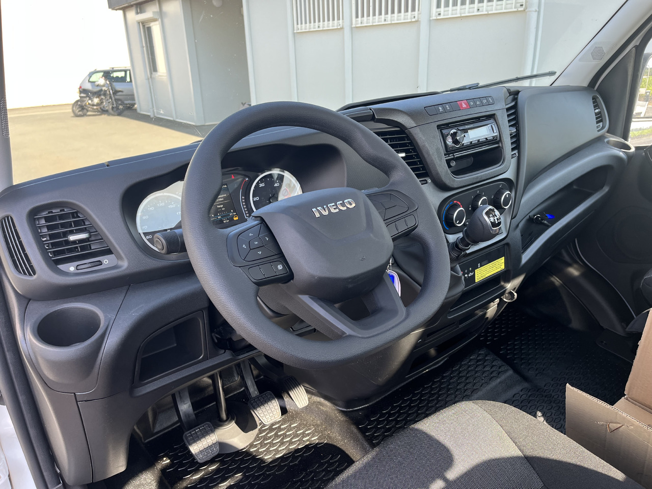 IVECO DAILY SOCAGE 24D SPEED - Camión con plataforma elevadora: foto 5 IVECO DAILY SOCAGE 24D SPEED - Camión con plataforma elevadora: foto 5